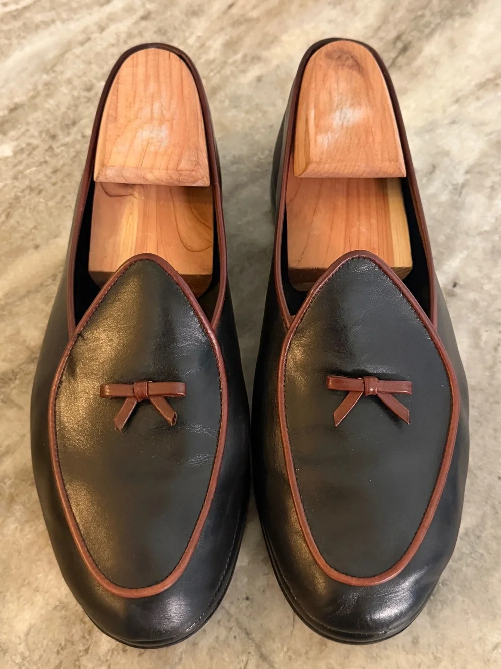 BELGIAN SHOES MR CASUAL LOAFER BLACK LEATHER W BROWN SLIPPERS 7.5  $800 BOW TIE